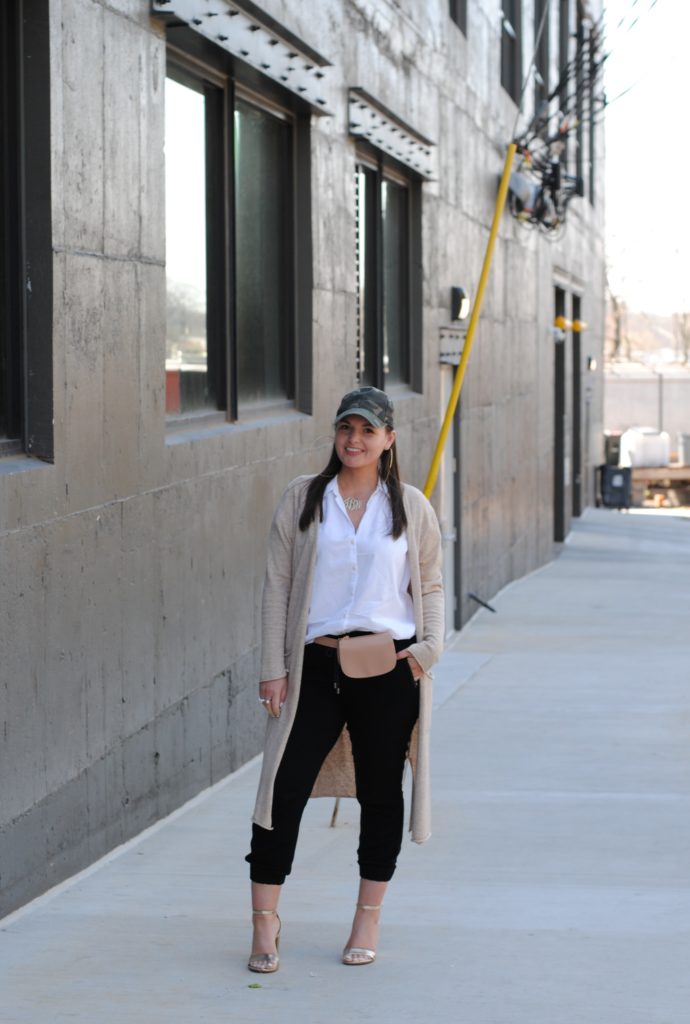 Casual Chic Spring Look. Long Cardigan, Joggers, Fanny Pack. @julia.marie.b