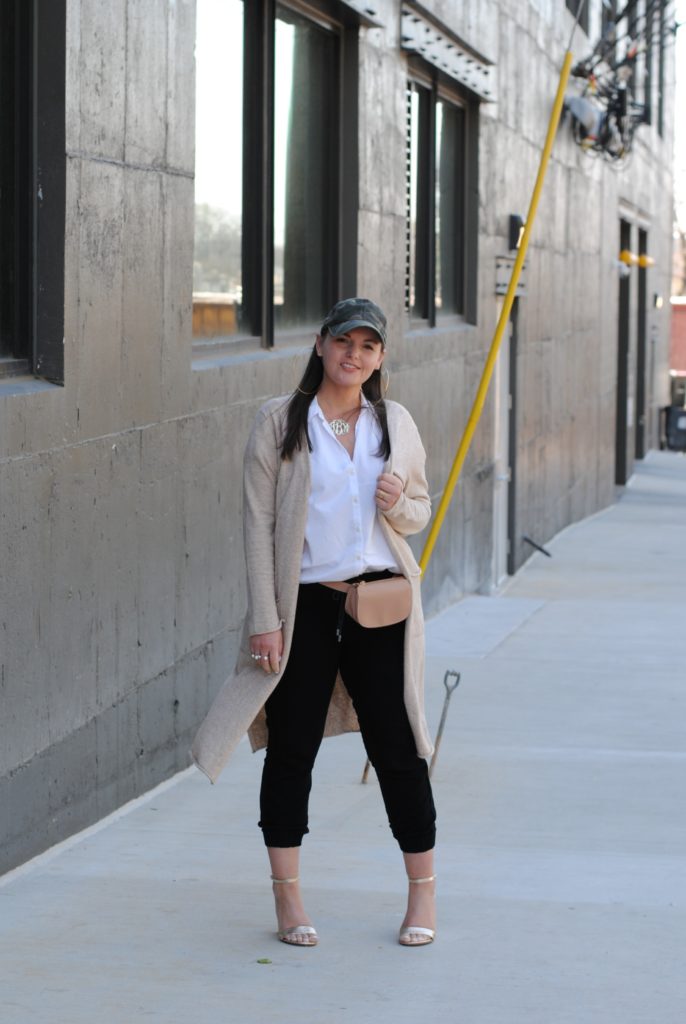 Casual Chic Spring Look. Long Cardigan, Joggers, Fanny Pack. @julia.marie.b