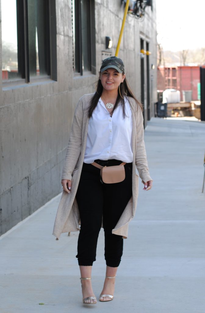 Casual Chic Spring Look. Long Cardigan, Joggers, Fanny Pack. @julia.marie.b