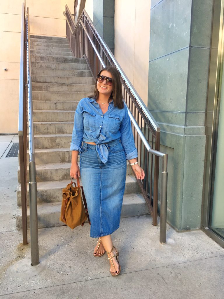 CASUAL CHIC FASHION: DENIM MIDI PENCIL SKIRT @julia.marie.b