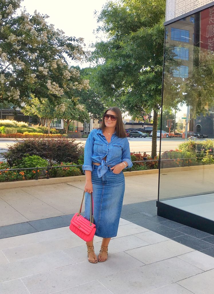 CASUAL CHIC FASHION: DENIM MIDI PENCIL SKIRT @julia.marie.b