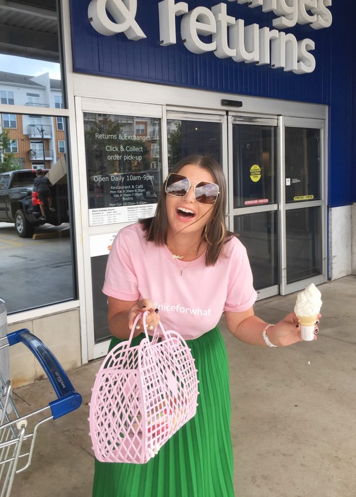 6 WAYS TO STYLE A GRAPHIC T-SHIRT #NICEFORWHAT @julia.marie.b