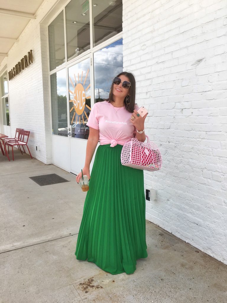 6 WAYS TO STYLE A GRAPHIC T-SHIRT #NICEFORWHAT @julia.marie.b