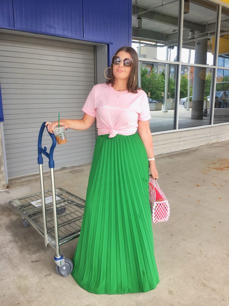 6 WAYS TO STYLE A GRAPHIC T-SHIRT #NICEFORWHAT @julia.marie.b