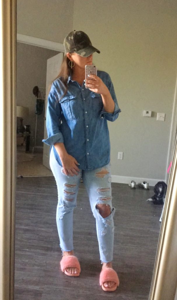 HOW TO MAXIMIZE YOUR WARDROBE: DENIM BUTTON DOWN SHIRT @julia.marie.b