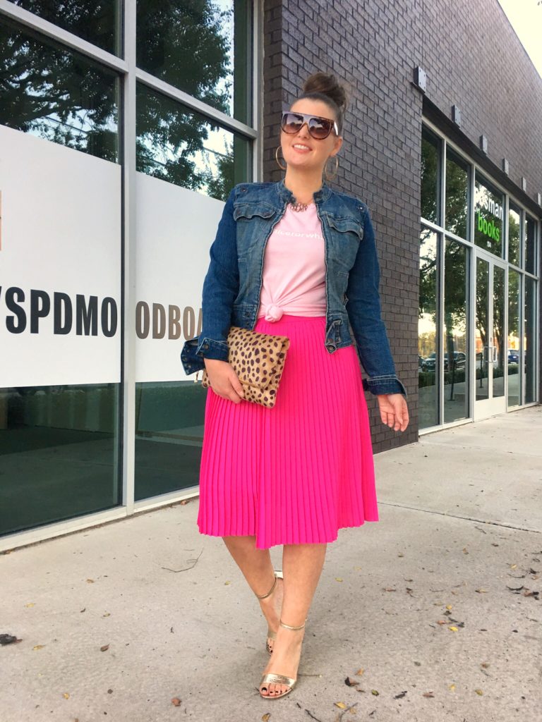 How to Wear a Graphic T-Shirt with a skirt @julia.marie.b