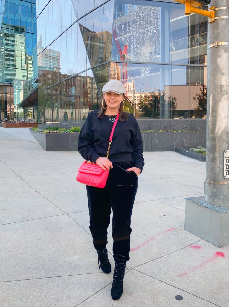 STREET STYLE: VELVET JOGGER SET @julia.marie.b