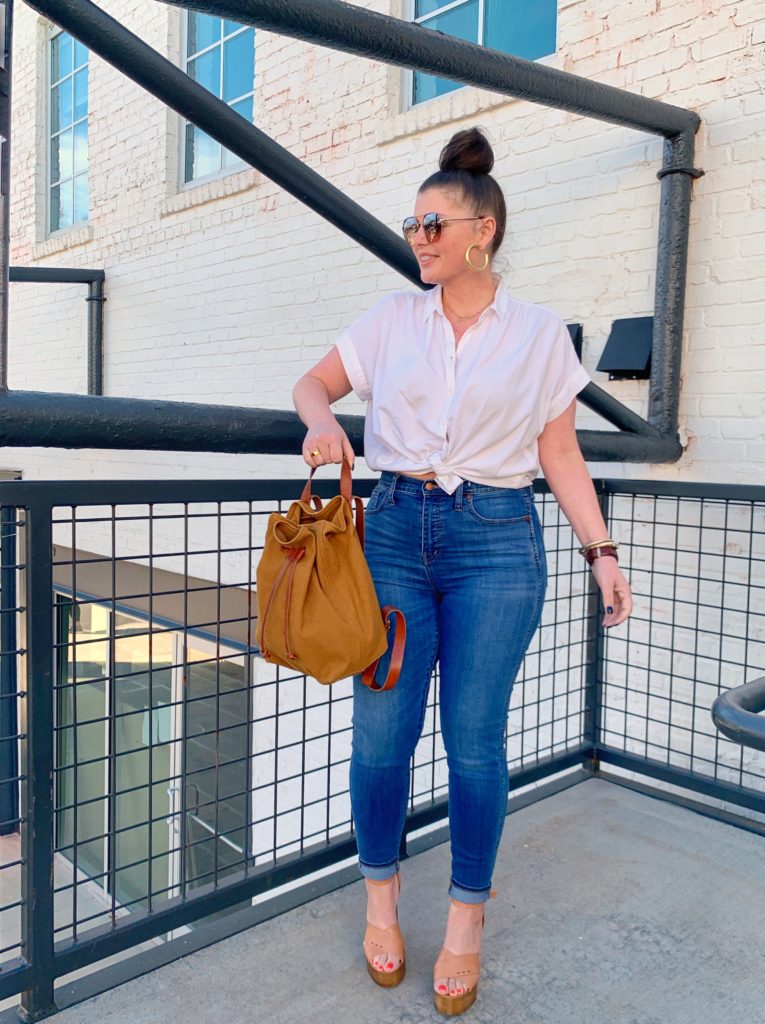 CLASSIC DENIM AND WHITE OUTFIT FROM MADEWELL @julia.marie.b