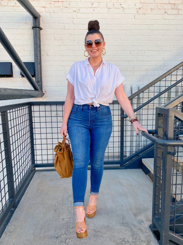 CLASSIC DENIM AND WHITE OUTFIT FROM MADEWELL @julia.marie.b