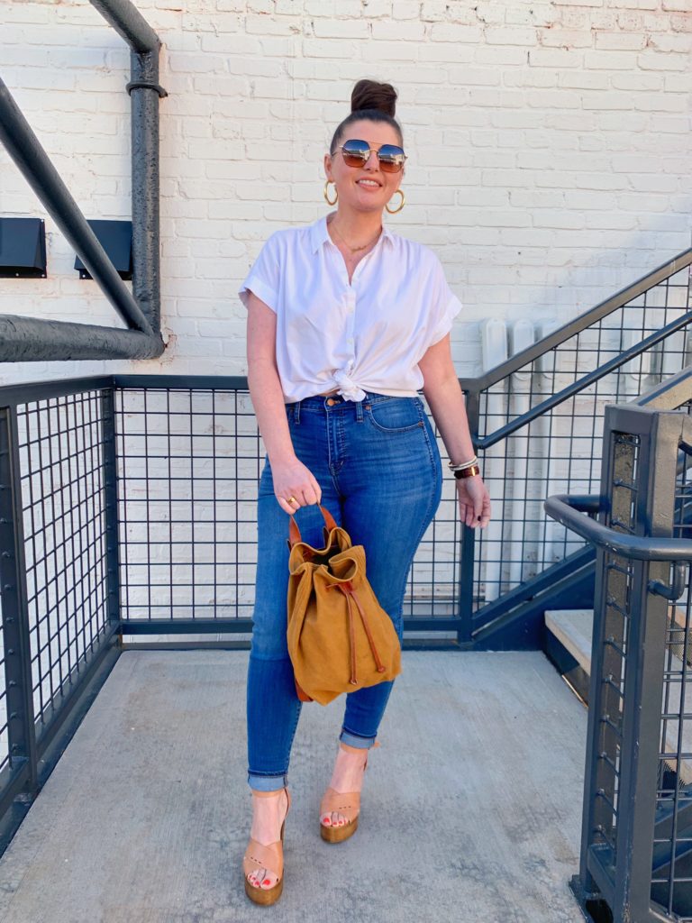 CLASSIC DENIM AND WHITE OUTFIT FROM MADEWELL @julia.marie.b