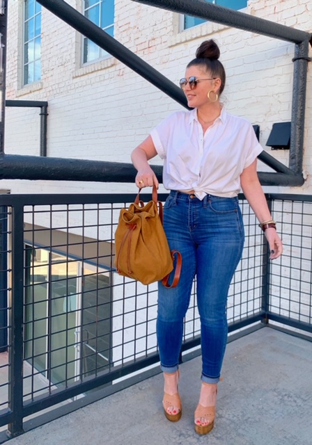 CLASSIC DENIM AND WHITE OUTFIT FROM MADEWELL @julia.marie.b