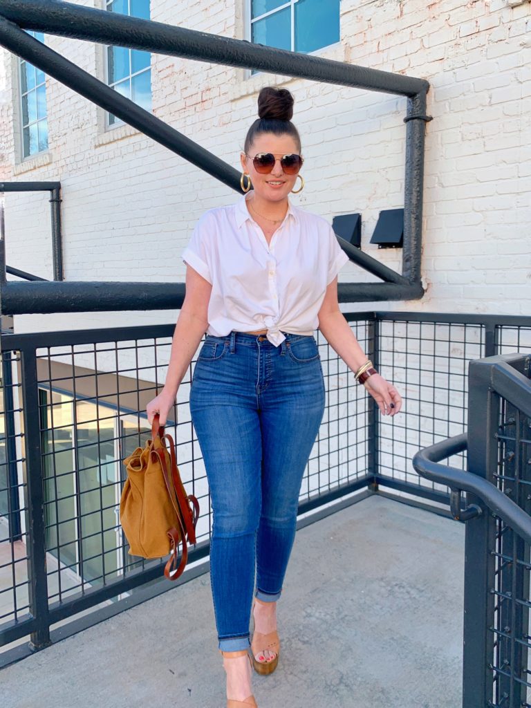 CLASSIC DENIM AND WHITE OUTFIT FROM MADEWELL @julia.marie.b