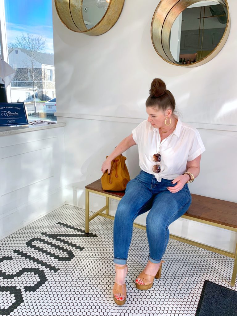 CLASSIC DENIM AND WHITE OUTFIT FROM MADEWELL @julia.marie.b