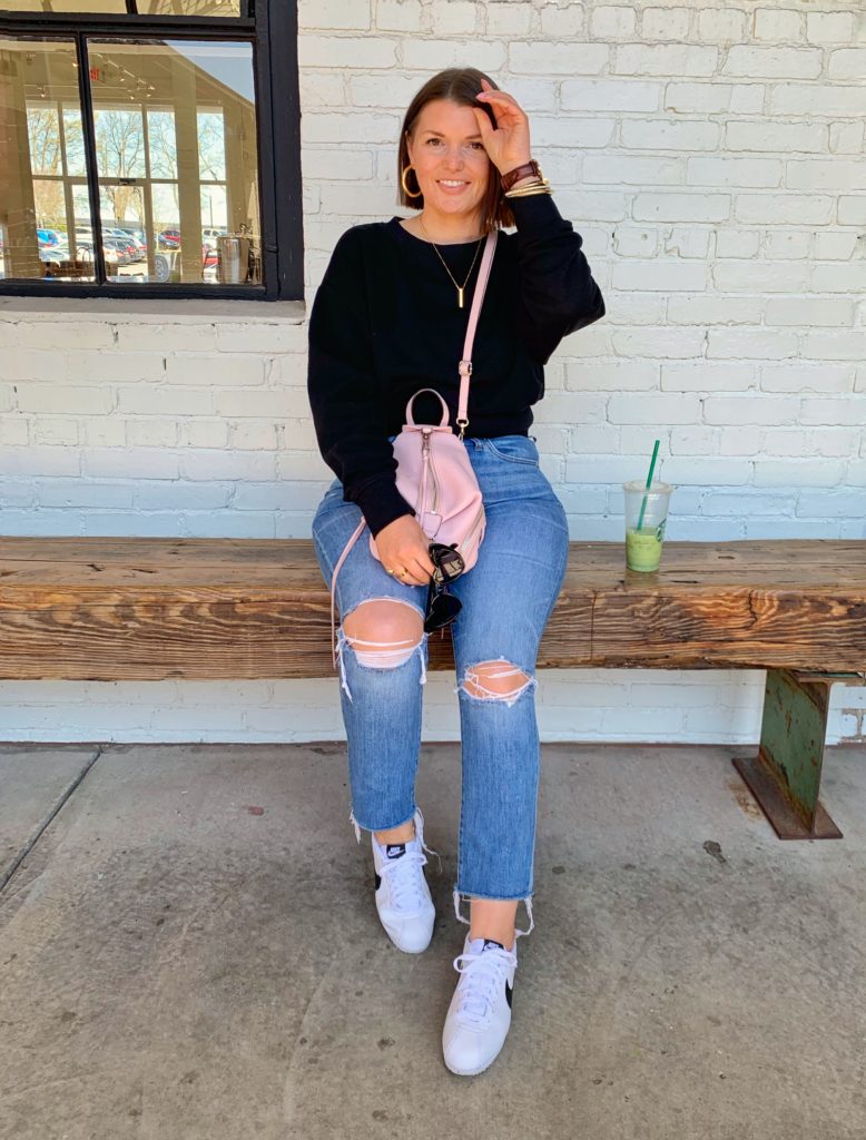 CLASSIC OUTFIT: DENIM AND SNEAKERS @julia.marie.b