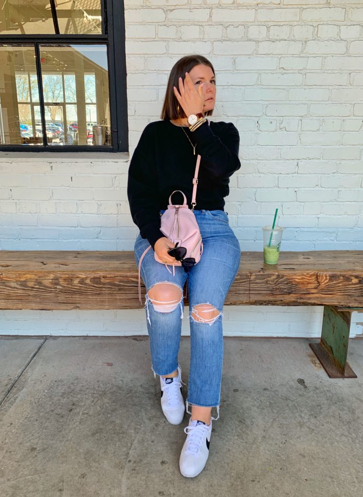 CLASSIC OUTFIT: DENIM AND SNEAKERS @julia.marie.b