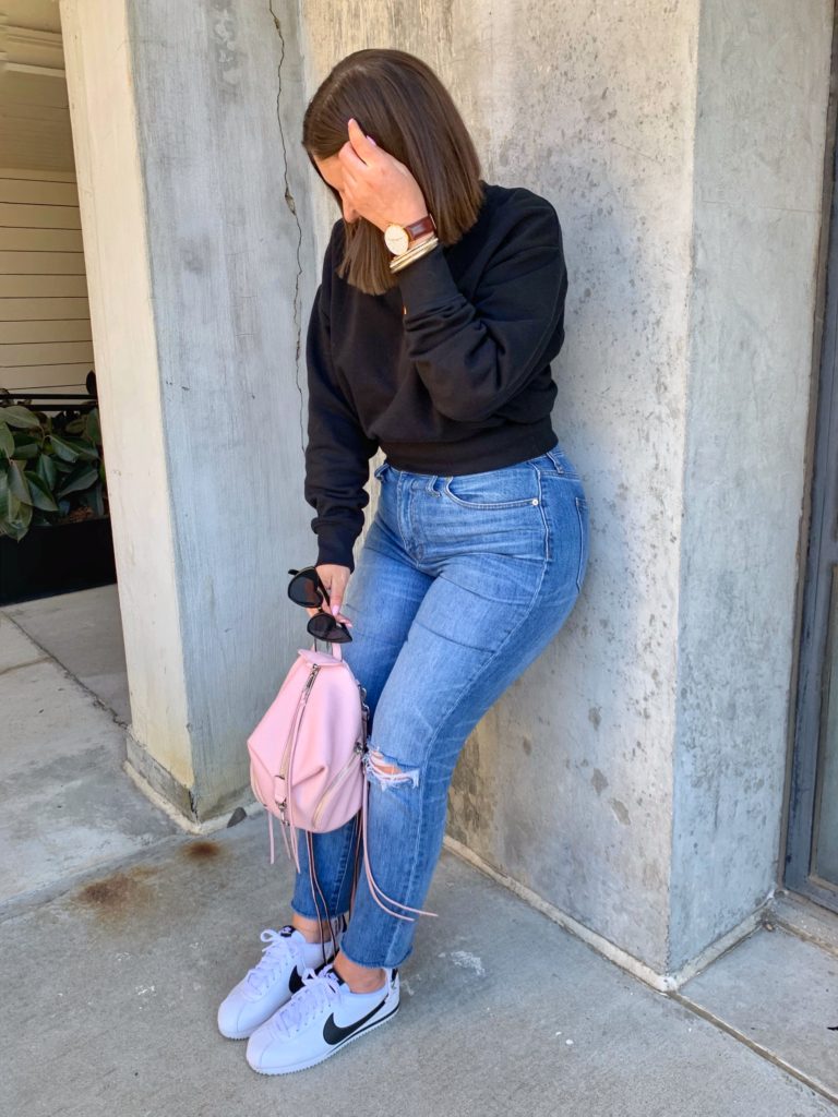 CLASSIC OUTFIT: DENIM AND SNEAKERS @julia.marie.b
