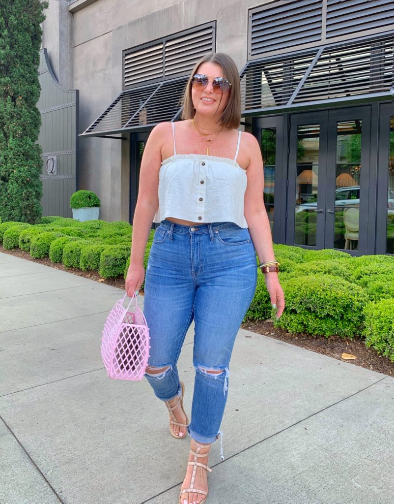 SUMMER OUTFIT: MADEWELL SLIM BOYFRIEND JEANS AND SWING CROP TOP SHOP LOOK HERE: http://www.juliamarieb.com/2019/05/06/summer-outfit-classic-denim-and-white-swing-crop-top/  @julia.marie.b