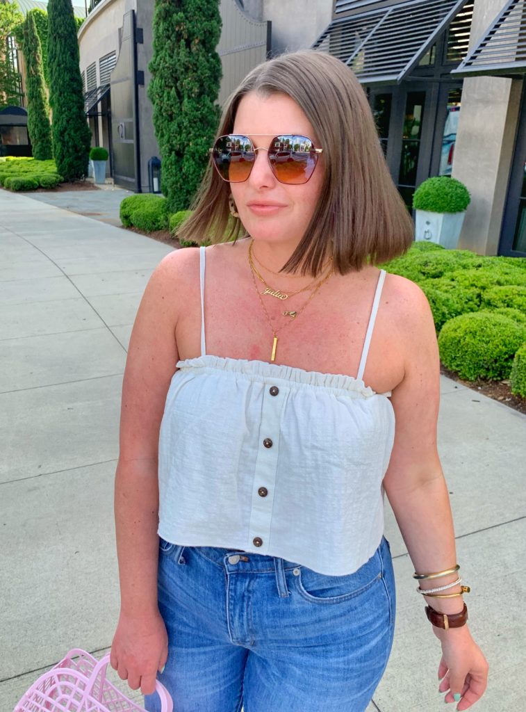 SUMMER OUTFIT: MADEWELL SLIM BOYFRIEND JEANS AND SWING CROP TOP SHOP LOOK HERE: http://www.juliamarieb.com/2019/05/06/summer-outfit-classic-denim-and-white-swing-crop-top/  @julia.marie.b