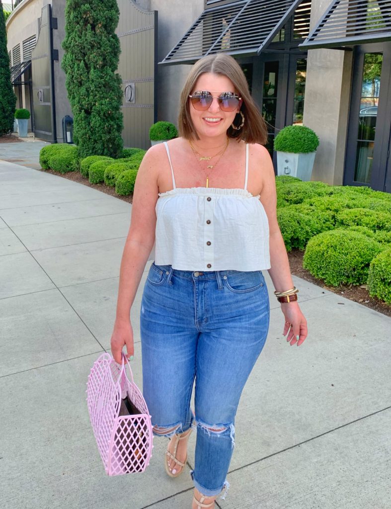 SUMMER OUTFIT: MADEWELL SLIM BOYFRIEND JEANS AND SWING CROP TOP SHOP LOOK HERE: http://www.juliamarieb.com/2019/05/06/summer-outfit-classic-denim-and-white-swing-crop-top/  @julia.marie.b