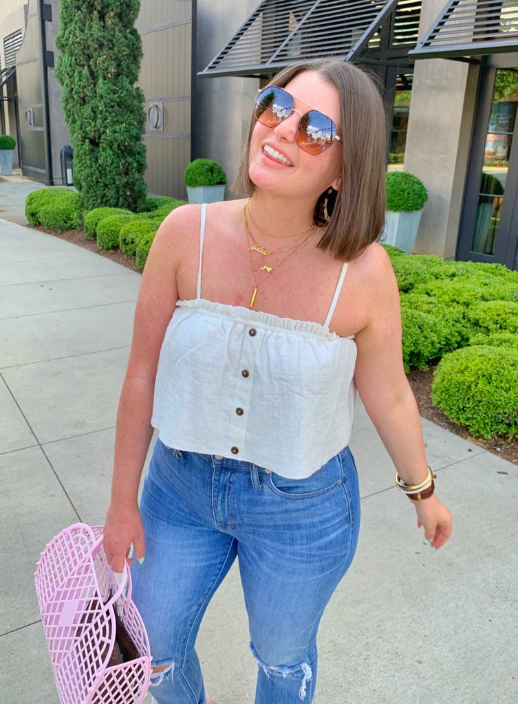 SUMMER OUTFIT: MADEWELL SLIM BOYFRIEND JEANS AND SWING CROP TOP SHOP LOOK HERE: http://www.juliamarieb.com/2019/05/06/summer-outfit-classic-denim-and-white-swing-crop-top/  @julia.marie.b