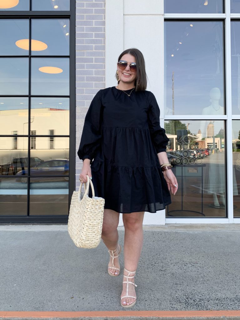 SUMMER OUTFIT: 2 WAYS TO WEAR A TIERED DRESS. READ MORE HERE: http://www.juliamarieb.com/2019/05/13/2-ways-to-wear-a-tiered-dress/    @julia.marie.b