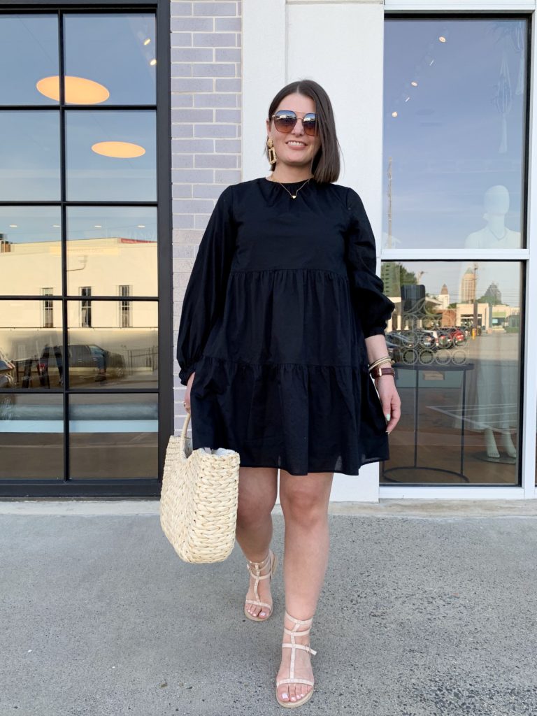 SUMMER OUTFIT: 2 WAYS TO WEAR A TIERED DRESS. READ MORE HERE: http://www.juliamarieb.com/2019/05/13/2-ways-to-wear-a-tiered-dress/    @julia.marie.b