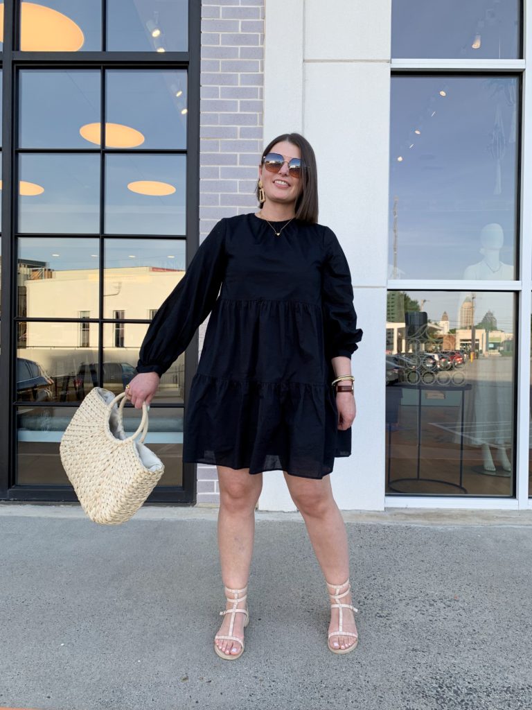 SUMMER OUTFIT: 2 WAYS TO WEAR A TIERED DRESS. READ MORE HERE: http://www.juliamarieb.com/2019/05/13/2-ways-to-wear-a-tiered-dress/    @julia.marie.b