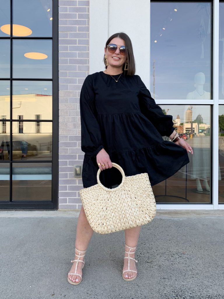 SUMMER OUTFIT: 2 WAYS TO WEAR A TIERED DRESS. READ MORE HERE: http://www.juliamarieb.com/2019/05/13/2-ways-to-wear-a-tiered-dress/    @julia.marie.b