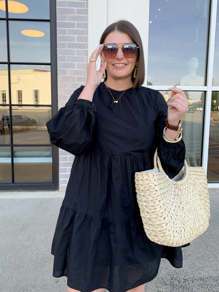 SUMMER OUTFIT: 2 WAYS TO WEAR A TIERED DRESS. READ MORE HERE: http://www.juliamarieb.com/2019/05/13/2-ways-to-wear-a-tiered-dress/    @julia.marie.b