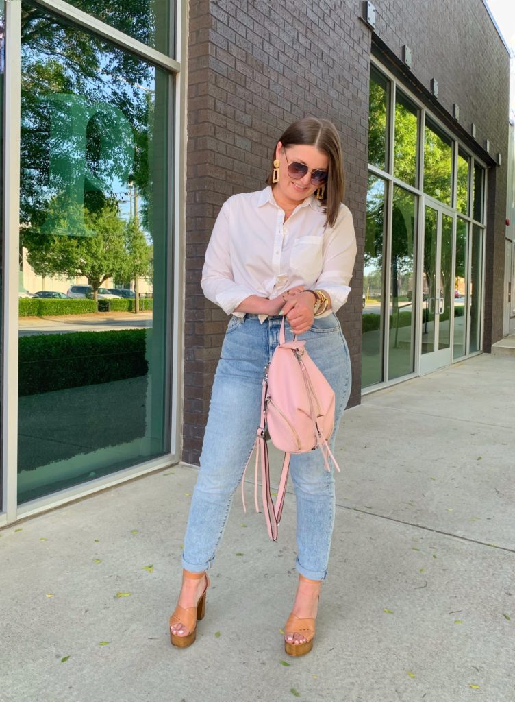 WITH CURVES WITHOUT LOOKING FRUMPY. READ STYLING TIPS HERE: http://www.juliamarieb.com/2019/05/20/how-to-wear-mom-jeans-with-curves-and-not-look-frumpy/   @julia.marie.b