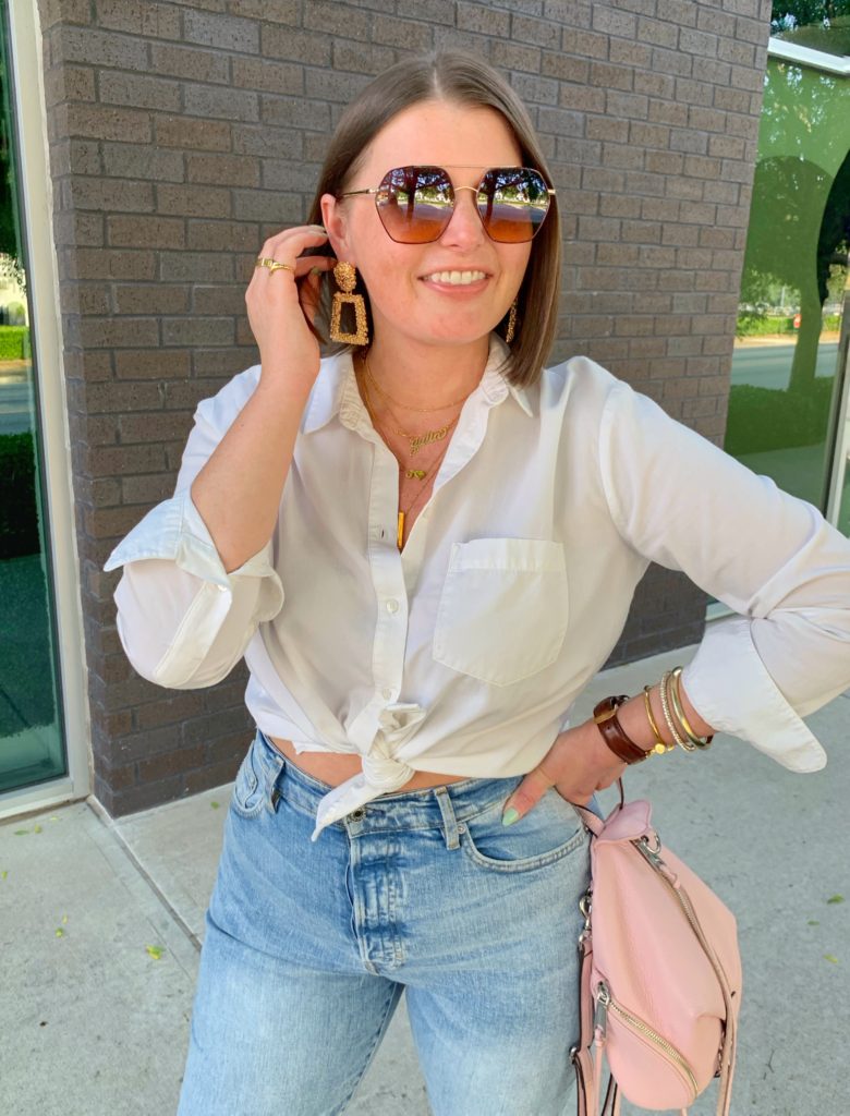 WITH CURVES WITHOUT LOOKING FRUMPY. READ STYLING TIPS HERE: http://www.juliamarieb.com/2019/05/20/how-to-wear-mom-jeans-with-curves-and-not-look-frumpy/   @julia.marie.b