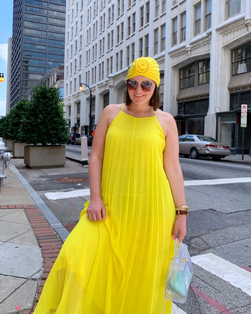 SUMMER MAXI DRESS OUTFIT: 2 WAYS TO WEAR A MAXI DRESS. SHOP LOOK HERE: http://www.juliamarieb.com/2019/05/28/summer-outfit-2-ways-to-wear-a-maxi-dress/  @julia.marie.b