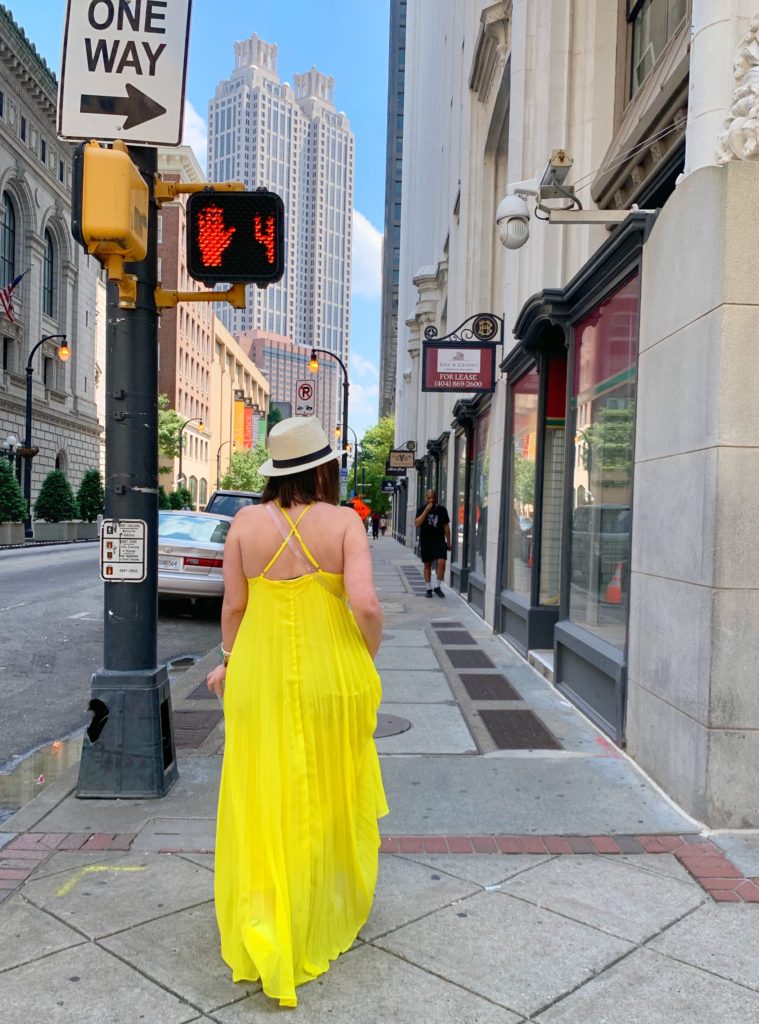 SUMMER MAXI DRESS OUTFIT: 2 WAYS TO WEAR A MAXI DRESS. SHOP LOOK HERE: http://www.juliamarieb.com/2019/05/28/summer-outfit-2-ways-to-wear-a-maxi-dress/  @julia.marie.b