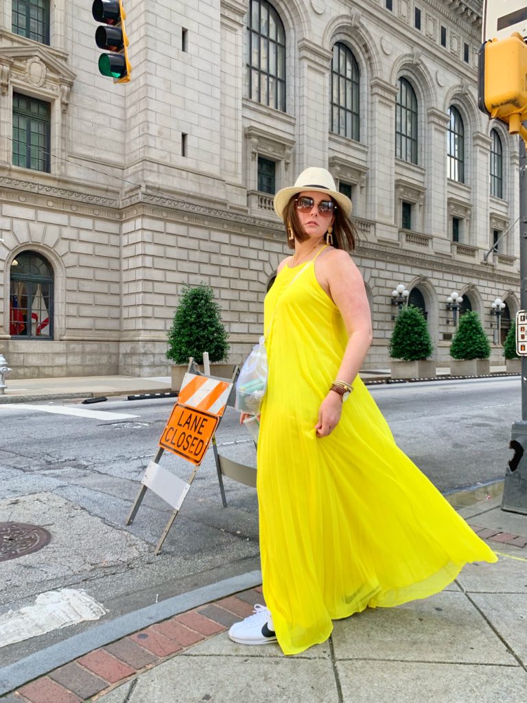 SUMMER MAXI DRESS OUTFIT: 2 WAYS TO WEAR A MAXI DRESS. SHOP LOOK HERE: http://www.juliamarieb.com/2019/05/28/summer-outfit-2-ways-to-wear-a-maxi-dress/  @julia.marie.b