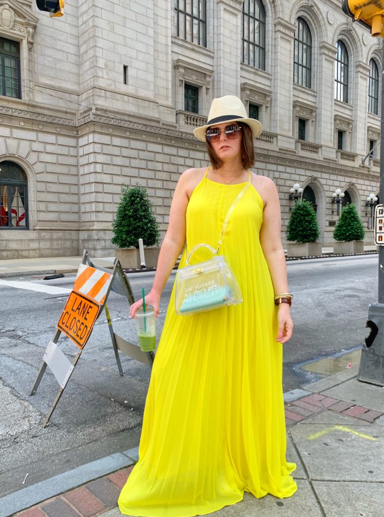 SUMMER MAXI DRESS OUTFIT: 2 WAYS TO WEAR A MAXI DRESS. SHOP LOOK HERE: http://www.juliamarieb.com/2019/05/28/summer-outfit-2-ways-to-wear-a-maxi-dress/  @julia.marie.b