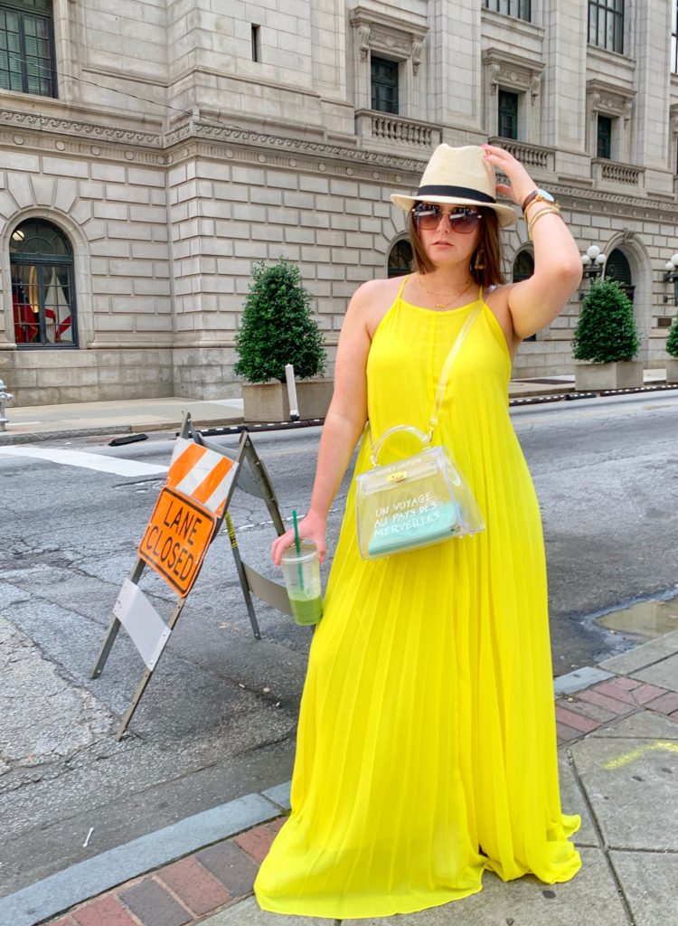 SUMMER MAXI DRESS OUTFIT: 2 WAYS TO WEAR A MAXI DRESS. SHOP LOOK HERE: http://www.juliamarieb.com/2019/05/28/summer-outfit-2-ways-to-wear-a-maxi-dress/  @julia.marie.b