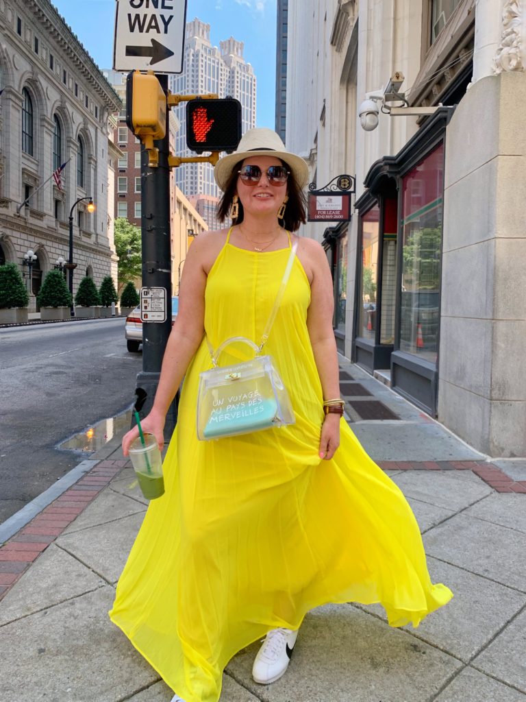 SUMMER MAXI DRESS OUTFIT: 2 WAYS TO WEAR A MAXI DRESS. SHOP LOOK HERE: http://www.juliamarieb.com/2019/05/28/summer-outfit-2-ways-to-wear-a-maxi-dress/  @julia.marie.b