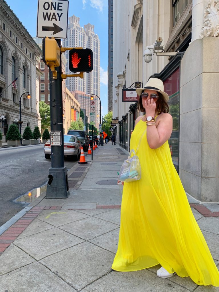 SUMMER MAXI DRESS OUTFIT: 2 WAYS TO WEAR A MAXI DRESS. SHOP LOOK HERE: http://www.juliamarieb.com/2019/05/28/summer-outfit-2-ways-to-wear-a-maxi-dress/  @julia.marie.b