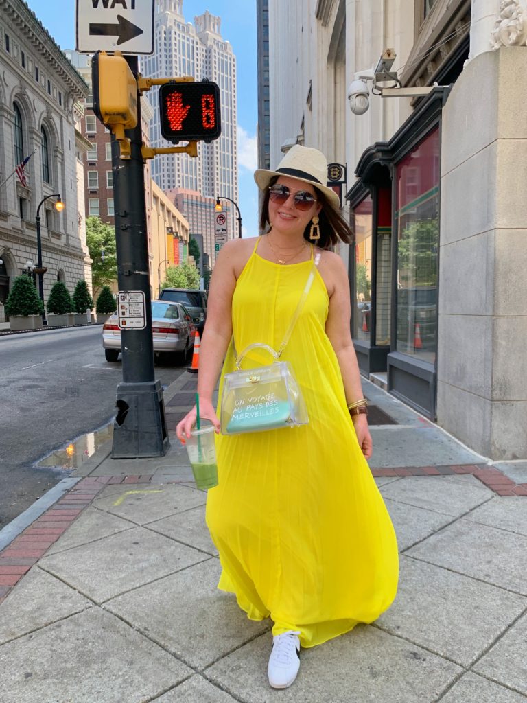 SUMMER MAXI DRESS OUTFIT: 2 WAYS TO WEAR A MAXI DRESS. SHOP LOOK HERE: http://www.juliamarieb.com/2019/05/28/summer-outfit-2-ways-to-wear-a-maxi-dress/  @julia.marie.b