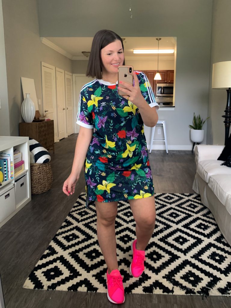 CASUAL SUMMER OUTFIT: 5 WAYS TO WEAR SNEAKERS WITH DRESSES. SEE ALL 5 LOOKS HERE: http://www.juliamarieb.com/2019/07/25/video:-5-ways-to-wear-sneakers-with-dresses-rule-of-5/ @julia.marie.b