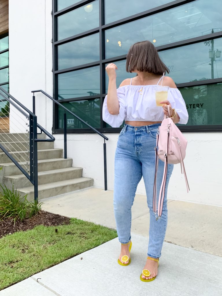 SUMMER OUTFIT: WHITE ZARA OFF THE SHOULDER CROP TOP + MOM JEANS. DETAILS HERE: http://www.juliamarieb.com/2019/07/23/uniform:-zara-top-+-mom-jeans-+-platforms/ @julia.marie.b