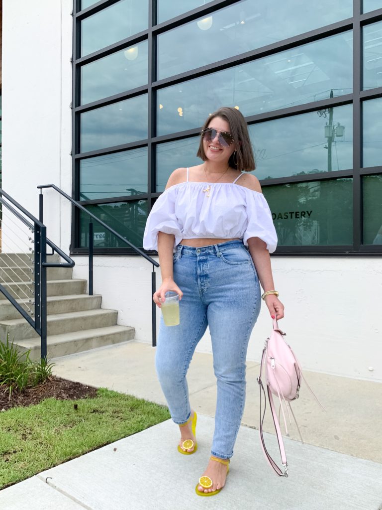 SUMMER OUTFIT: WHITE ZARA OFF THE SHOULDER CROP TOP + MOM JEANS. DETAILS HERE: http://www.juliamarieb.com/2019/07/23/uniform:-zara-top-+-mom-jeans-+-platforms/ @julia.marie.b