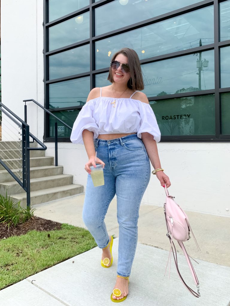 SUMMER OUTFIT: WHITE ZARA OFF THE SHOULDER CROP TOP + MOM JEANS. DETAILS HERE: http://www.juliamarieb.com/2019/07/23/uniform:-zara-top-+-mom-jeans-+-platforms/ @julia.marie.b