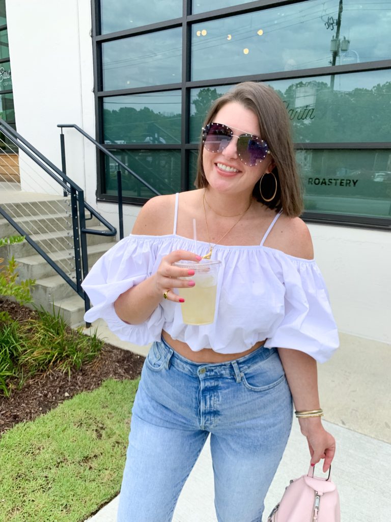 SUMMER OUTFIT: WHITE ZARA OFF THE SHOULDER CROP TOP + MOM JEANS. DETAILS HERE: http://www.juliamarieb.com/2019/07/23/uniform:-zara-top-+-mom-jeans-+-platforms/  @julia.marie.b