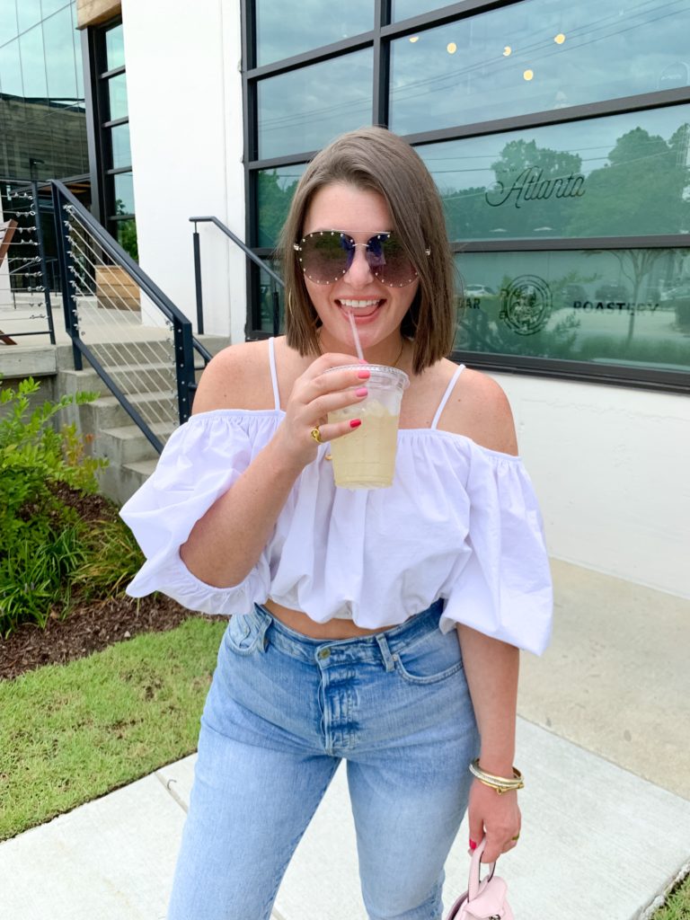 SUMMER OUTFIT: WHITE ZARA OFF THE SHOULDER CROP TOP + MOM JEANS. DETAILS HERE: http://www.juliamarieb.com/2019/07/23/uniform:-zara-top-+-mom-jeans-+-platforms/ @julia.marie.b