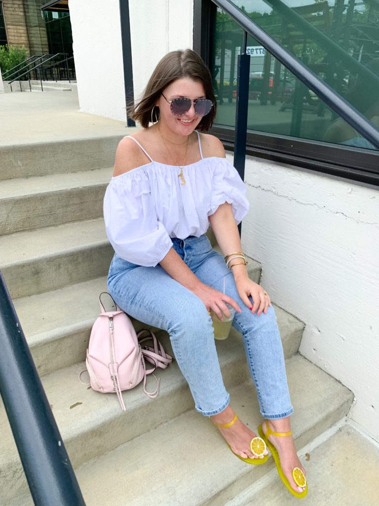 SUMMER OUTFIT: WHITE ZARA OFF THE SHOULDER CROP TOP + MOM JEANS. DETAILS HERE: http://www.juliamarieb.com/2019/07/23/uniform:-zara-top-+-mom-jeans-+-platforms/ @julia.marie.b