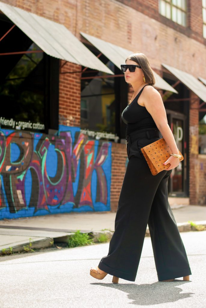 FALL OUTFIT: HIGH WAIST WIDE LEG TROUSERS | WHY IT'S IMPORTANT TO INVEST IN BASICS: http://www.juliamarieb.com/2019/08/06/why-you-should-shop-basics-:-high-waist-wide-leg-trousers/ @julia.marie.b