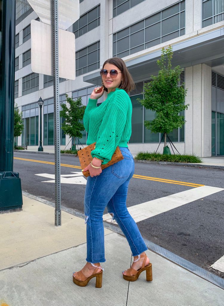 FALL OUTFIT: LIGHTWEIGHT GREEN SWEATER, MADEWELL JEANS, MCM CLUTCH. ALL DETAILS: http://www.juliamarieb.com/2019/08/27/fall-outfit:-how-to-transition-a-fall-sweater/ @julia.marie.b