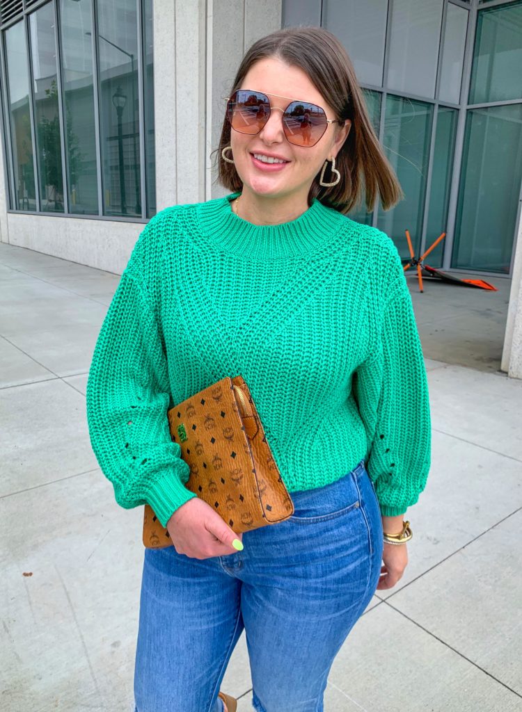 FALL OUTFIT: LIGHTWEIGHT GREEN SWEATER, MADEWELL JEANS, MCM CLUTCH. ALL DETAILS: http://www.juliamarieb.com/2019/08/27/fall-outfit:-how-to-transition-a-fall-sweater/ @julia.marie.b