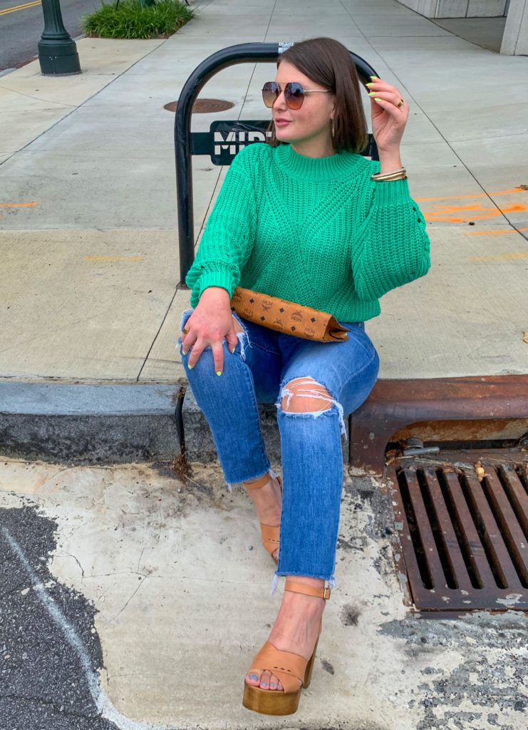 FALL OUTFIT: LIGHTWEIGHT GREEN SWEATER, MADEWELL JEANS, MCM CLUTCH. ALL DETAILS: http://www.juliamarieb.com/2019/08/27/fall-outfit:-how-to-transition-a-fall-sweater/ @julia.marie.b